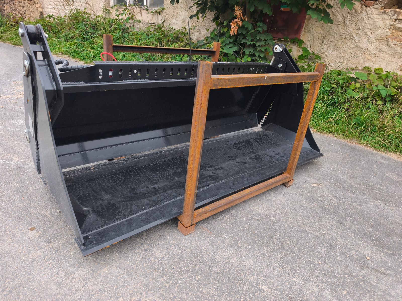 Hydraulická lopata 3v1 pro smykový nakladač